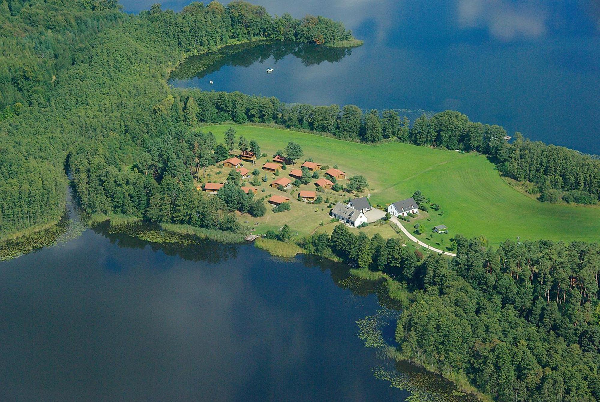 Ferienhaus-Park Brennickenswerder ลีเคน ภายนอก รูปภาพ